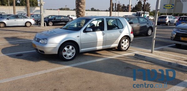 2002' Volkswagen Golf photo #1