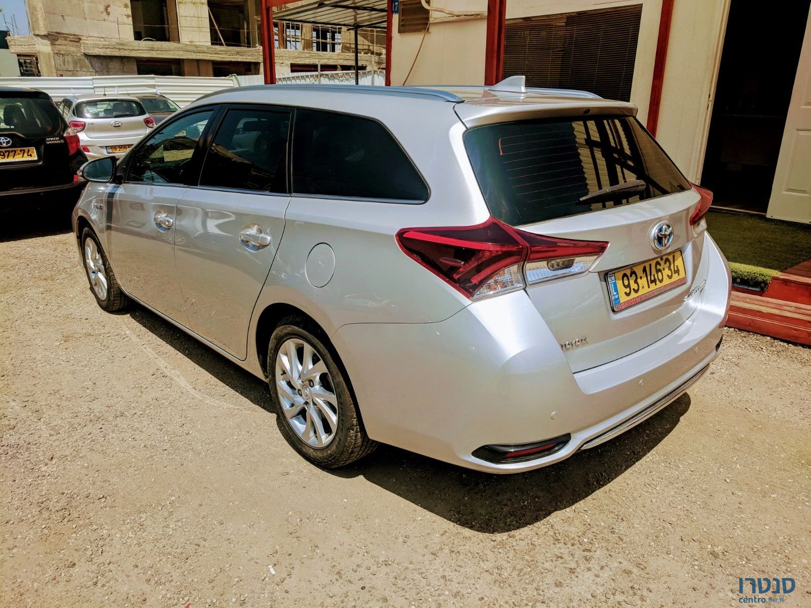 2015' Toyota Auris photo #2