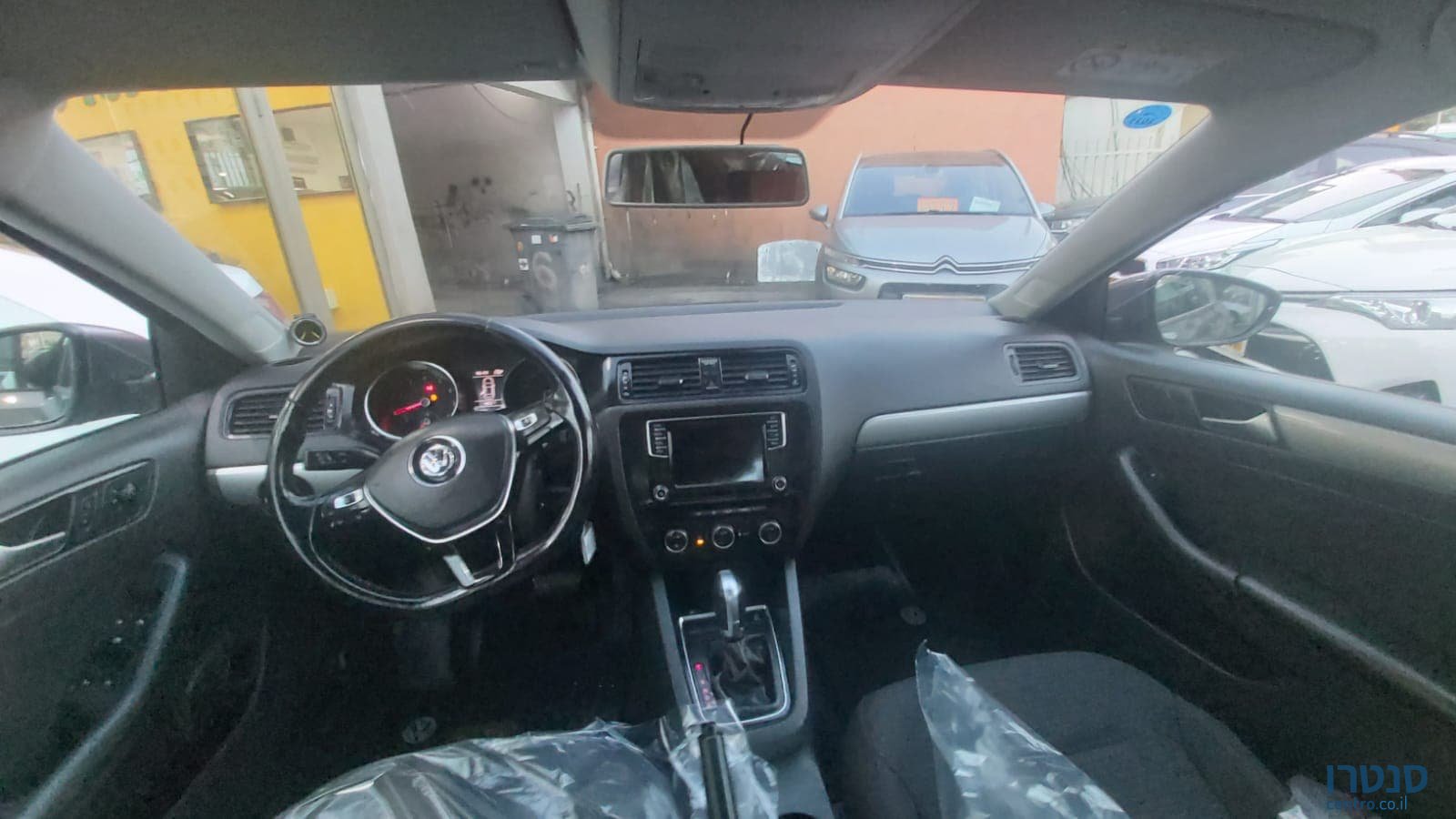 2018' Volkswagen Jetta photo #3