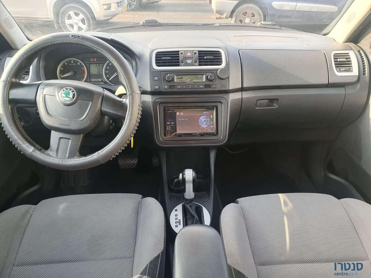 2010' Skoda Fabia סקודה פאביה photo #4