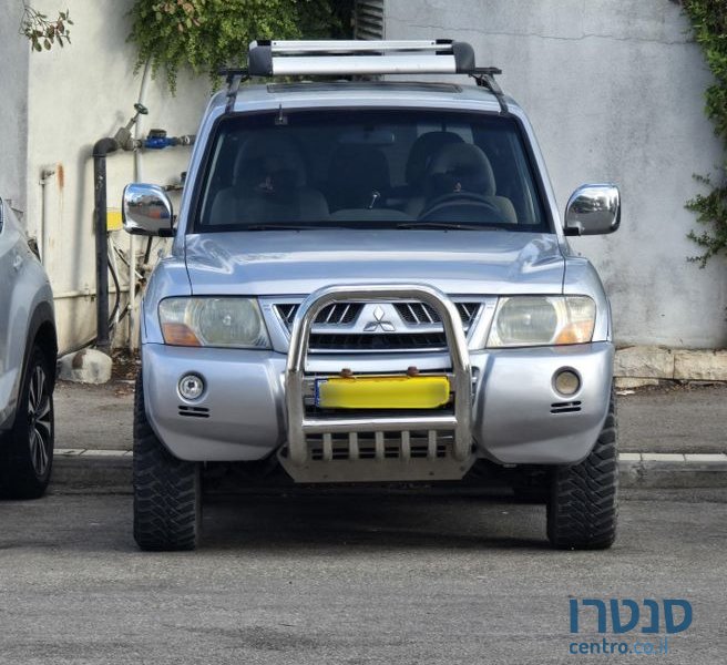 2004' Mitsubishi Pajero מיצובישי פג'רו photo #2