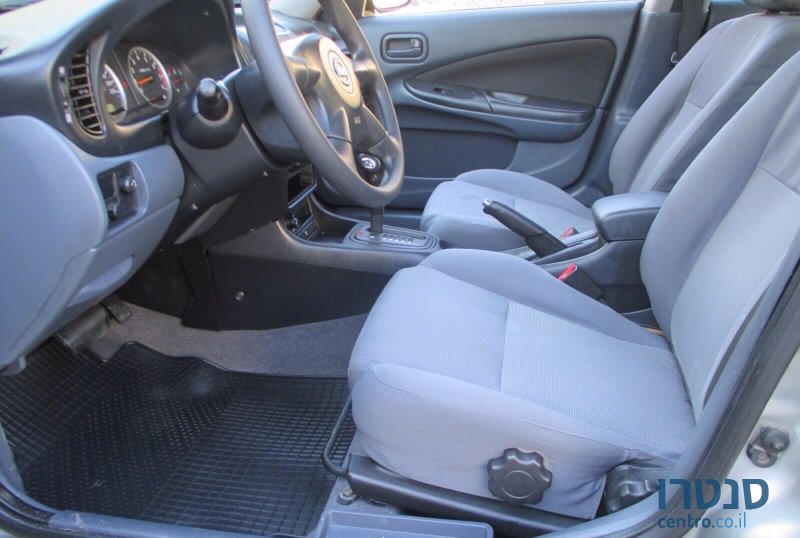 2006' Nissan Almera photo #3