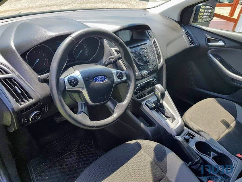 2013' Ford Focus photo #3