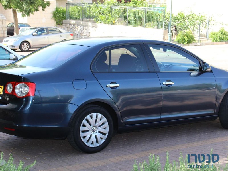 2010' Volkswagen Jetta photo #2