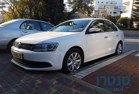 2013' Volkswagen Jetta טרנדליין photo #3