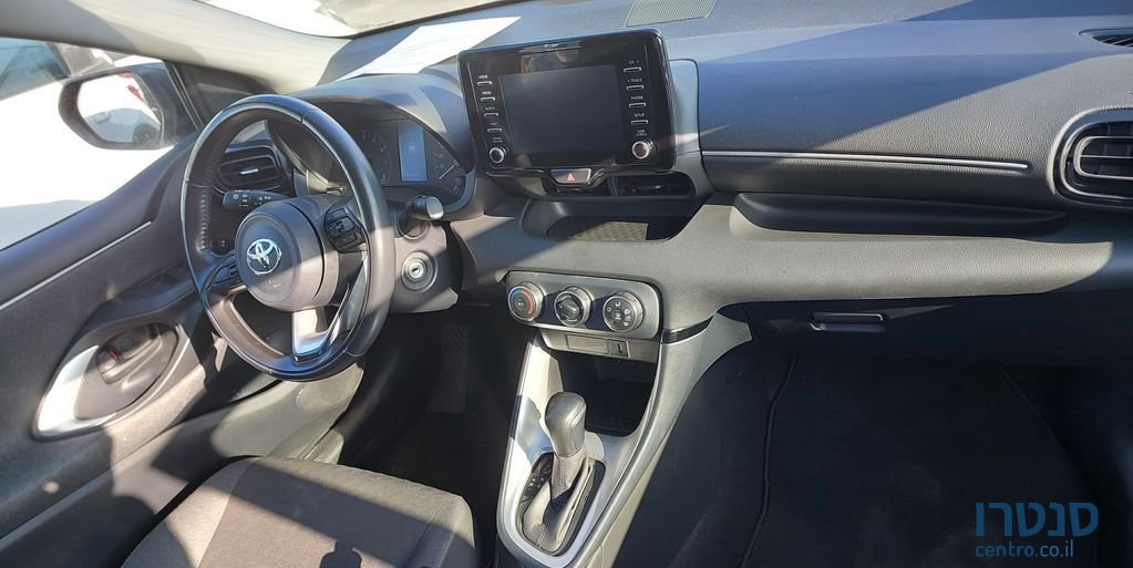 2020' Toyota Yaris טויוטה יאריס photo #3