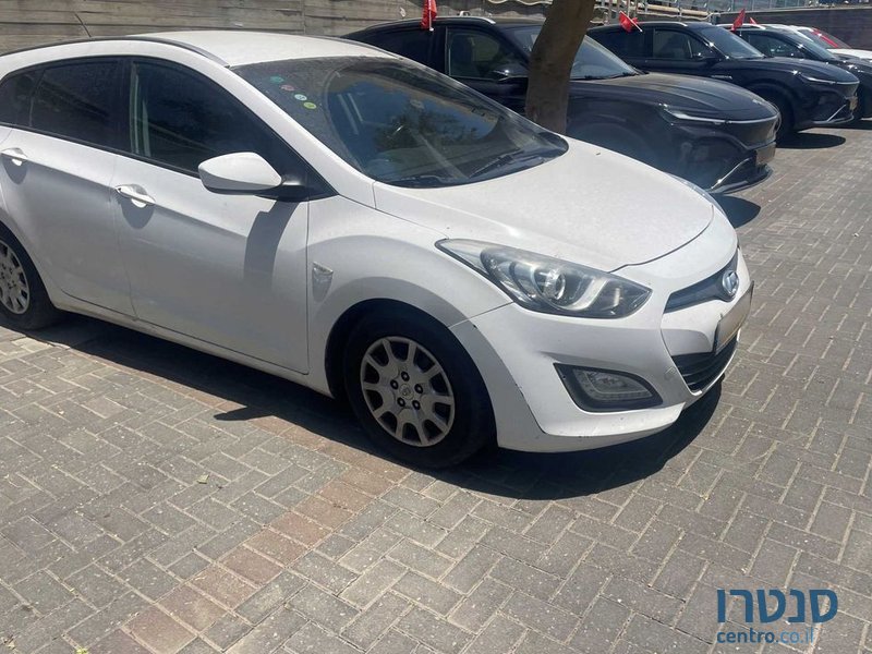 2013' Hyundai i30 יונדאי photo #1