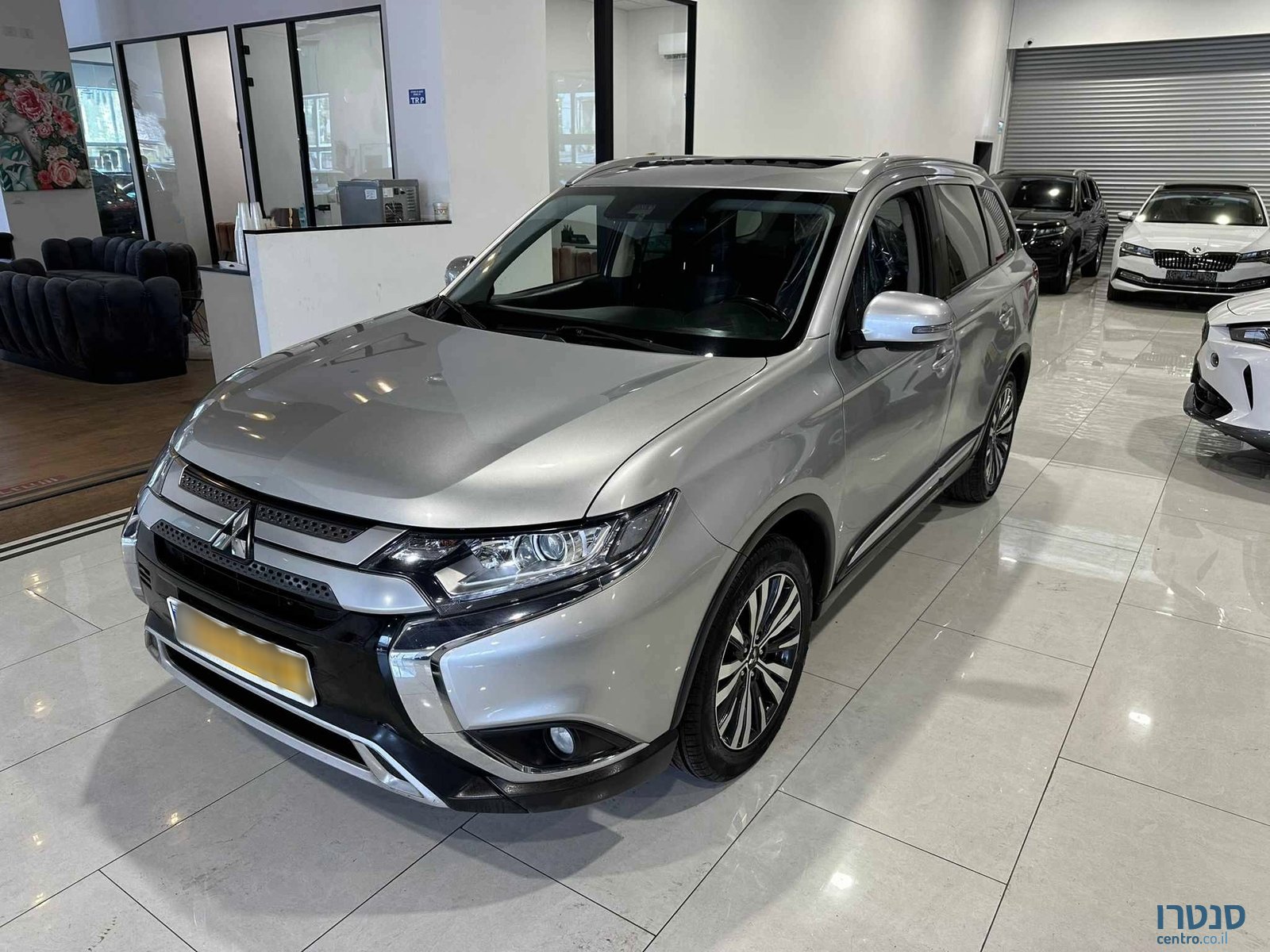 2021' Mitsubishi Outlander photo #1