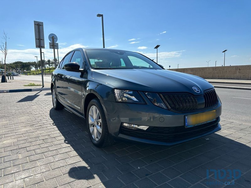 2020' Skoda Octavia 988 photo #6