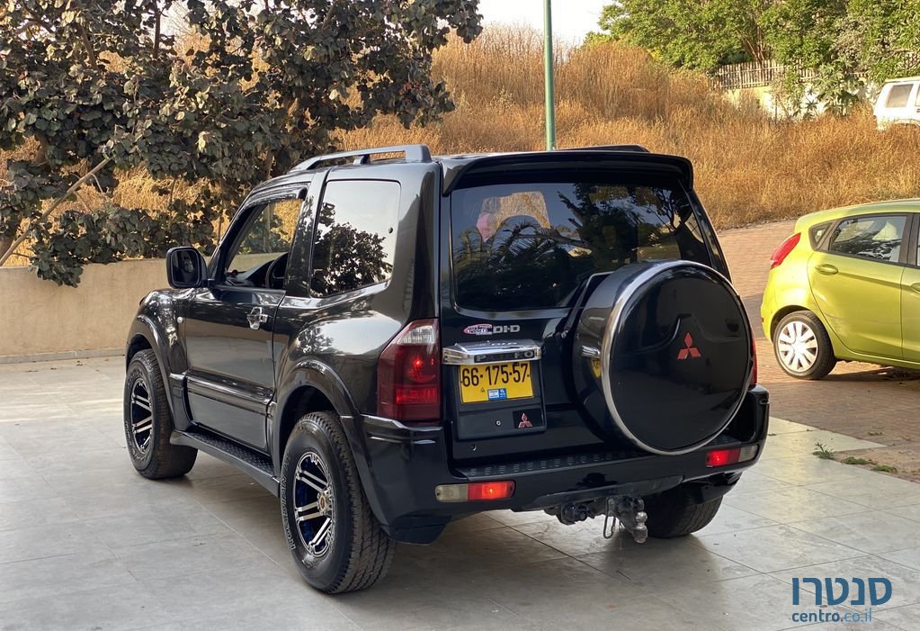 2005' Mitsubishi Pajero מיצובישי פג'רו photo #4