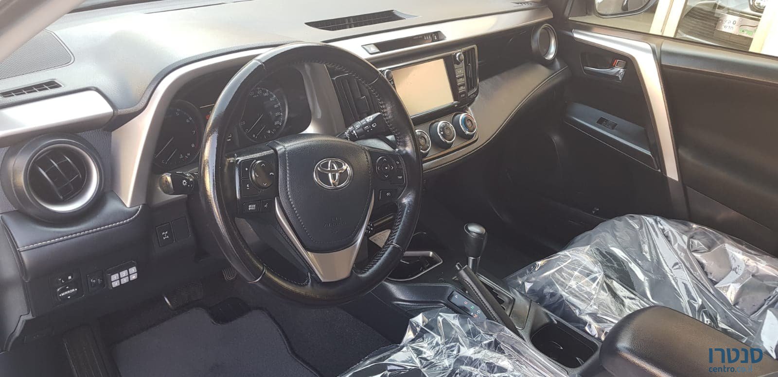 2016' Toyota RAV4 photo #3