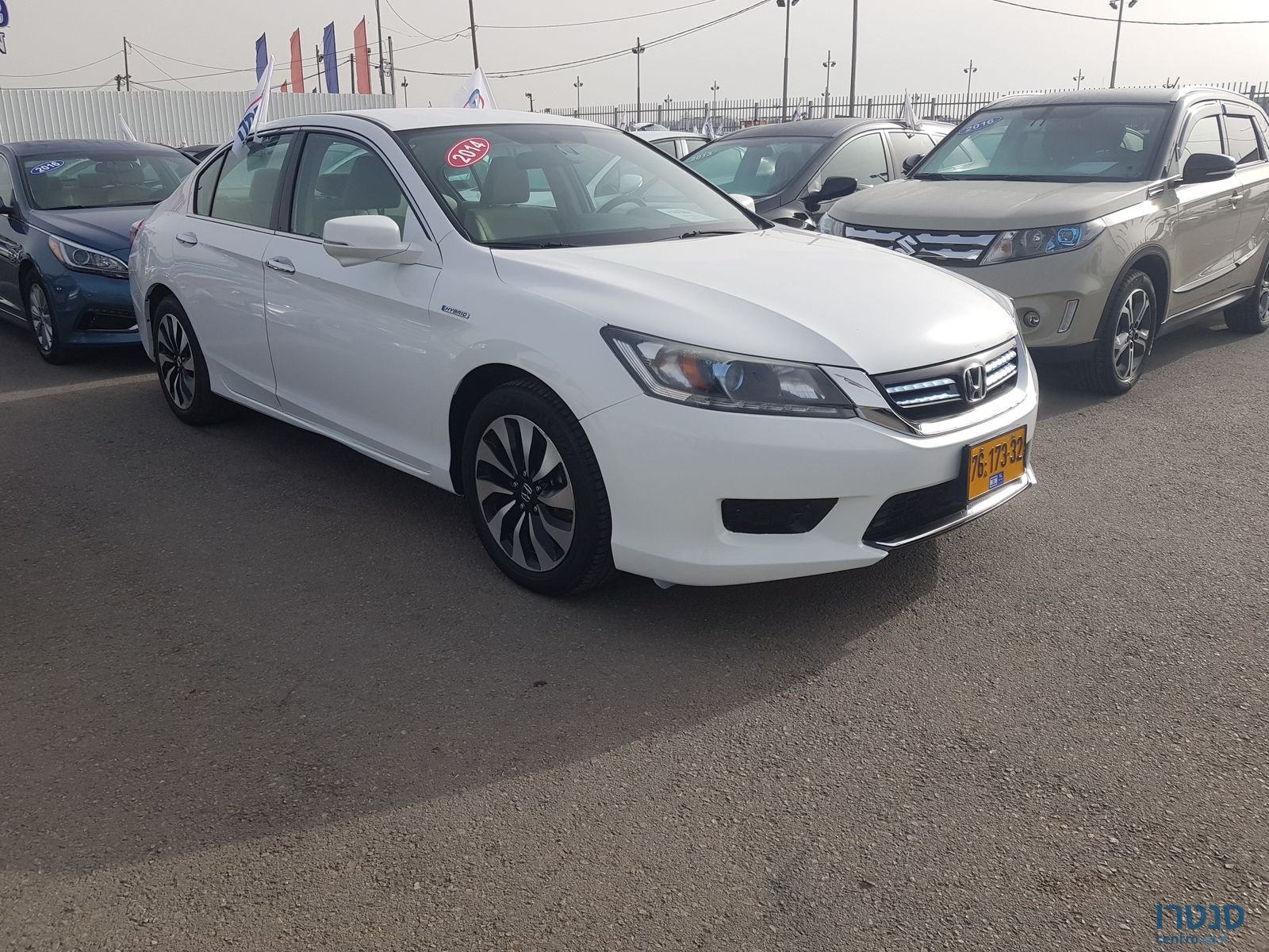 2014' Honda Accord Hybrid photo #3