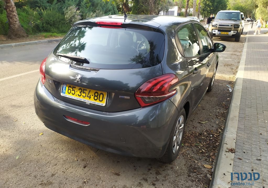 2017' Peugeot 208 פיג'ו photo #4