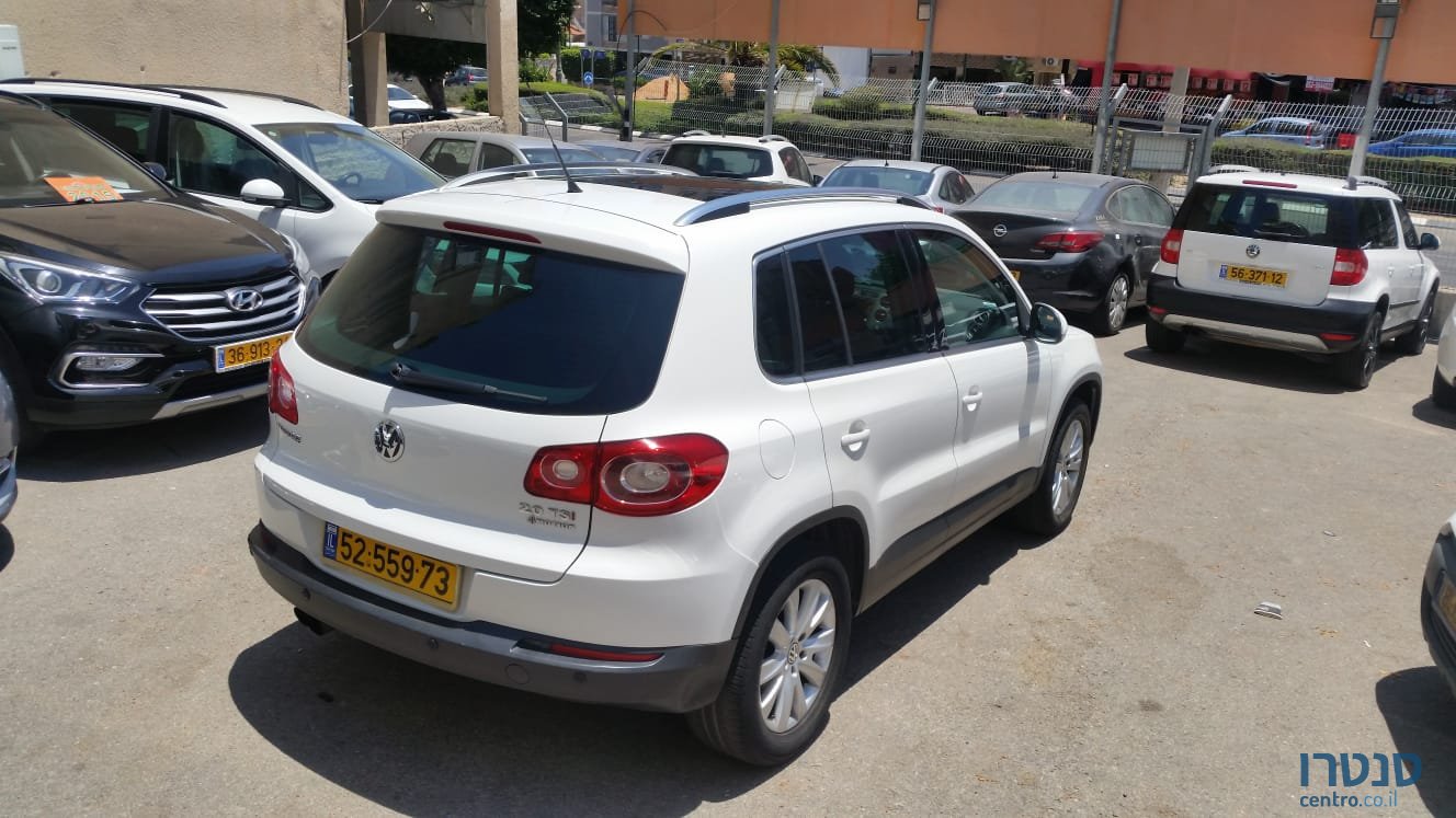 2010' Volkswagen Tiguan photo #4