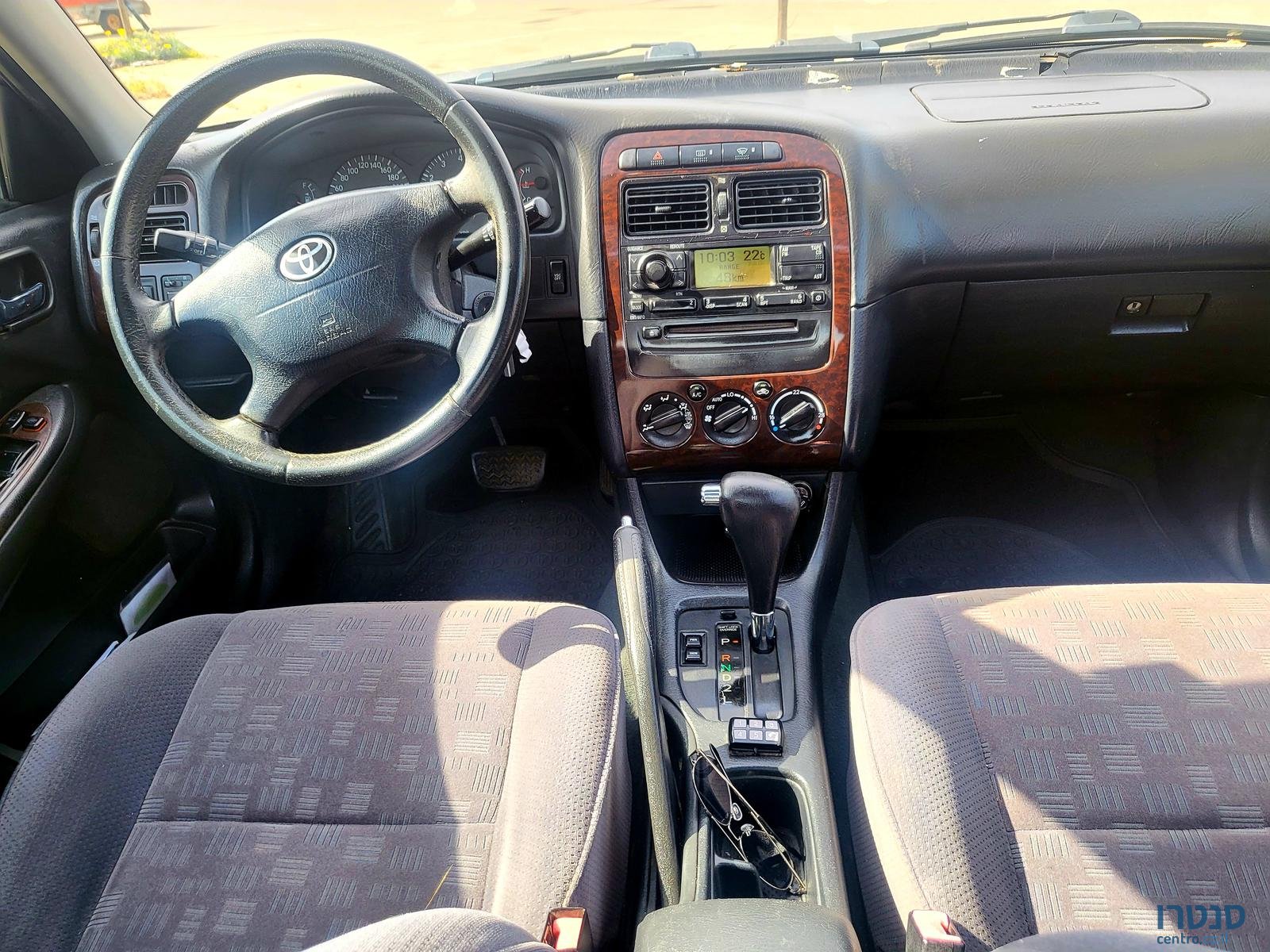 2002' Toyota Avensis photo #6