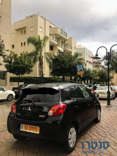 2015' Mitsubishi Space Star photo #2