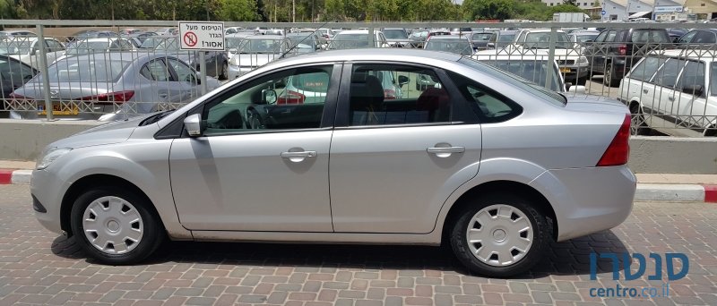 2009' Ford Focus photo #3