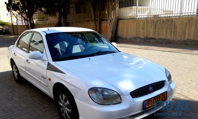 2001' Hyundai Sonata photo #1