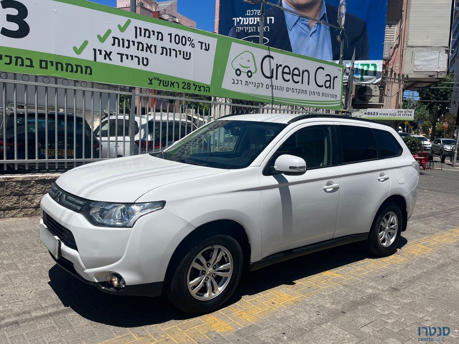 2014' Mitsubishi Outlander photo #4