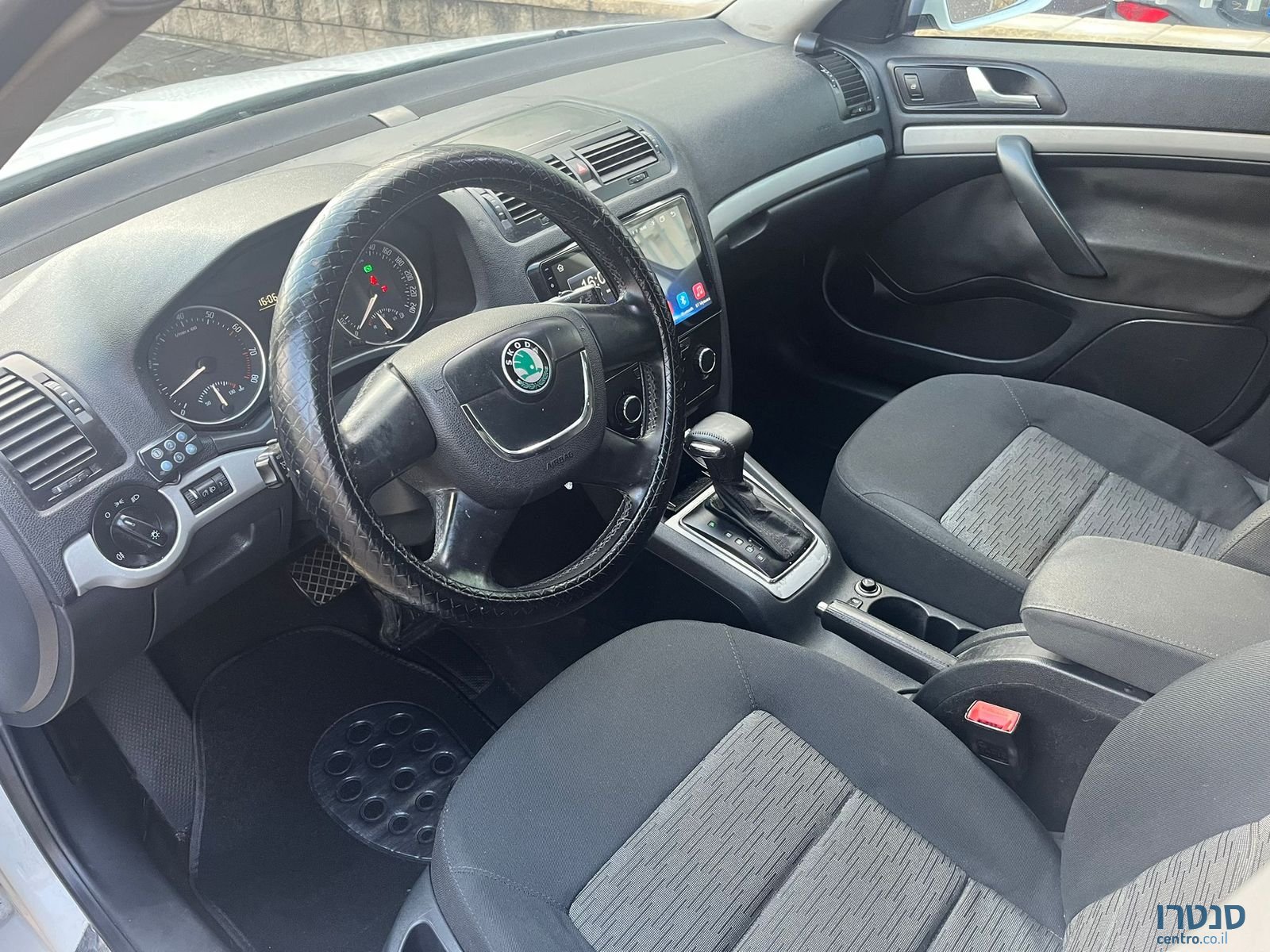 2013' Skoda Octavia photo #2