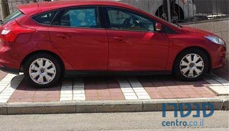 2011' Ford Focus 4/5 דלת' 2000 photo #3