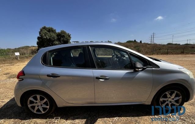 2017' Peugeot 208 פיג'ו photo #3