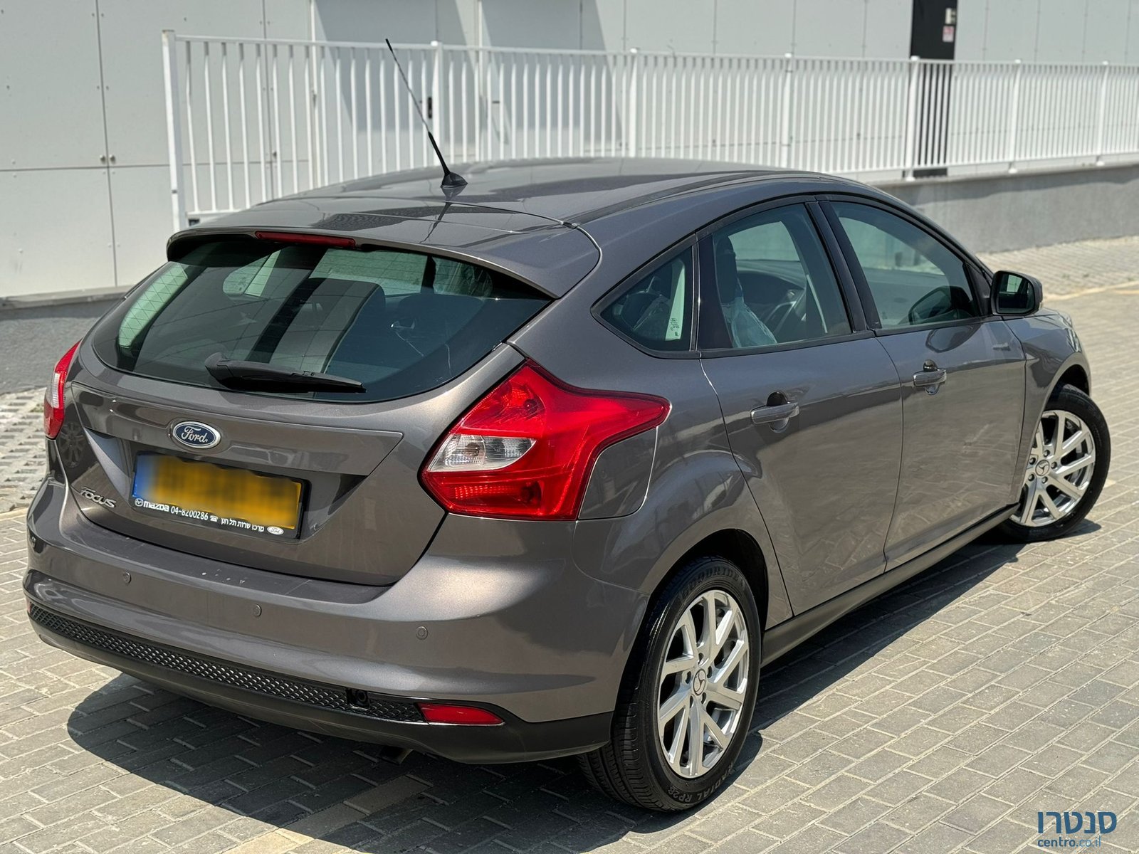 2014' Ford Focus photo #3