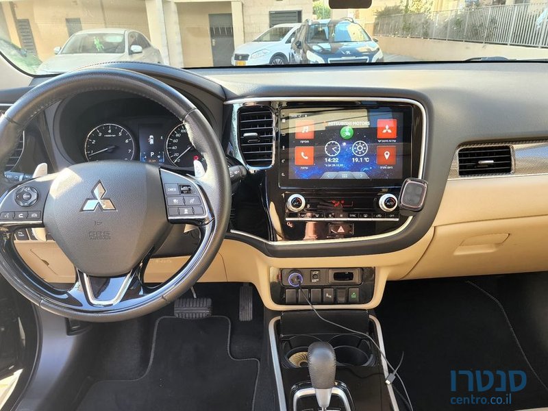 2020' Mitsubishi Outlander מיצובישי אאוטלנדר photo #2