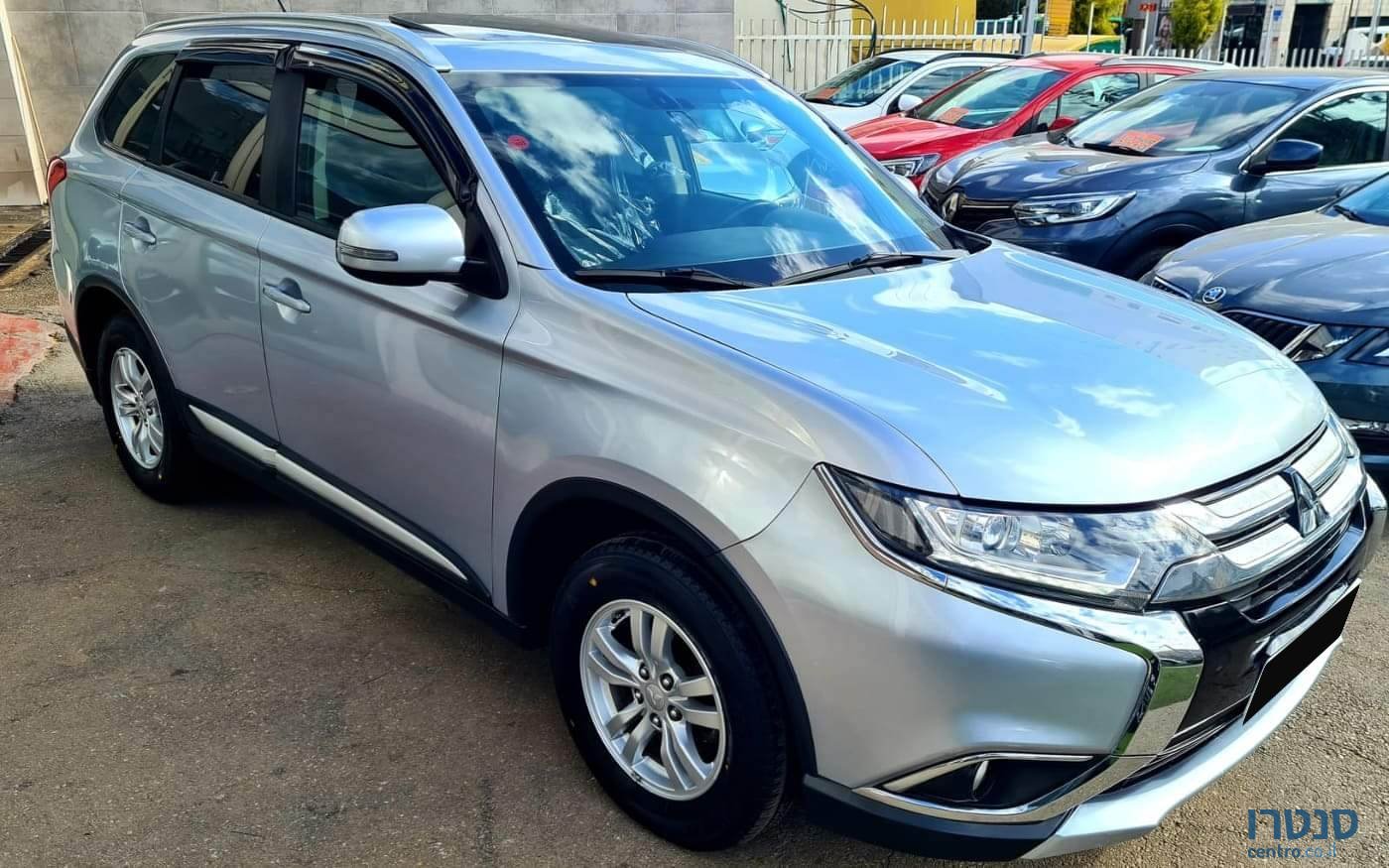 2016' Mitsubishi Outlander photo #1