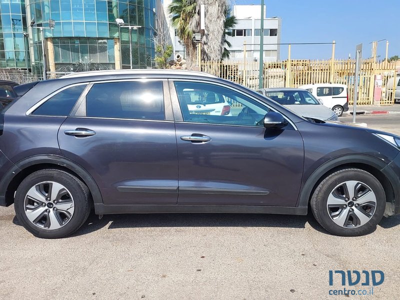 2018' Kia Niro photo #7