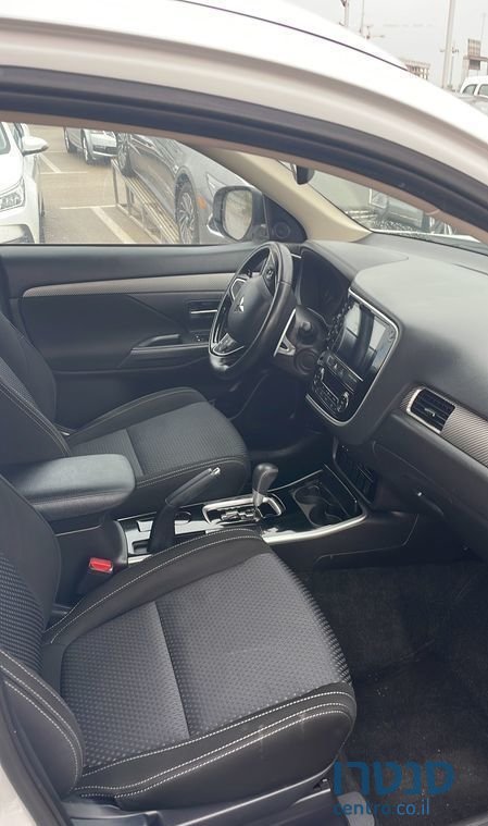 2018' Mitsubishi Outlander מיצובישי אאוטלנדר photo #4