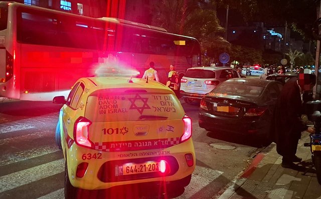В Нетании автобус сбил 7-летнюю девочку, ее состояние тяжелое