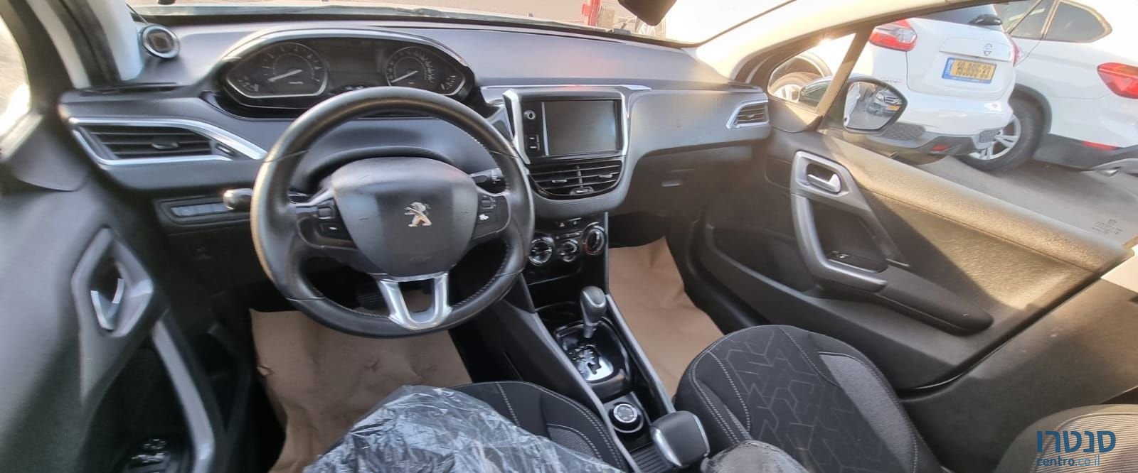 2017' Peugeot 2008 פיג'ו photo #4