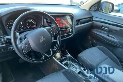 2020' Mitsubishi Outlander מיצובישי אאוטלנדר photo #2