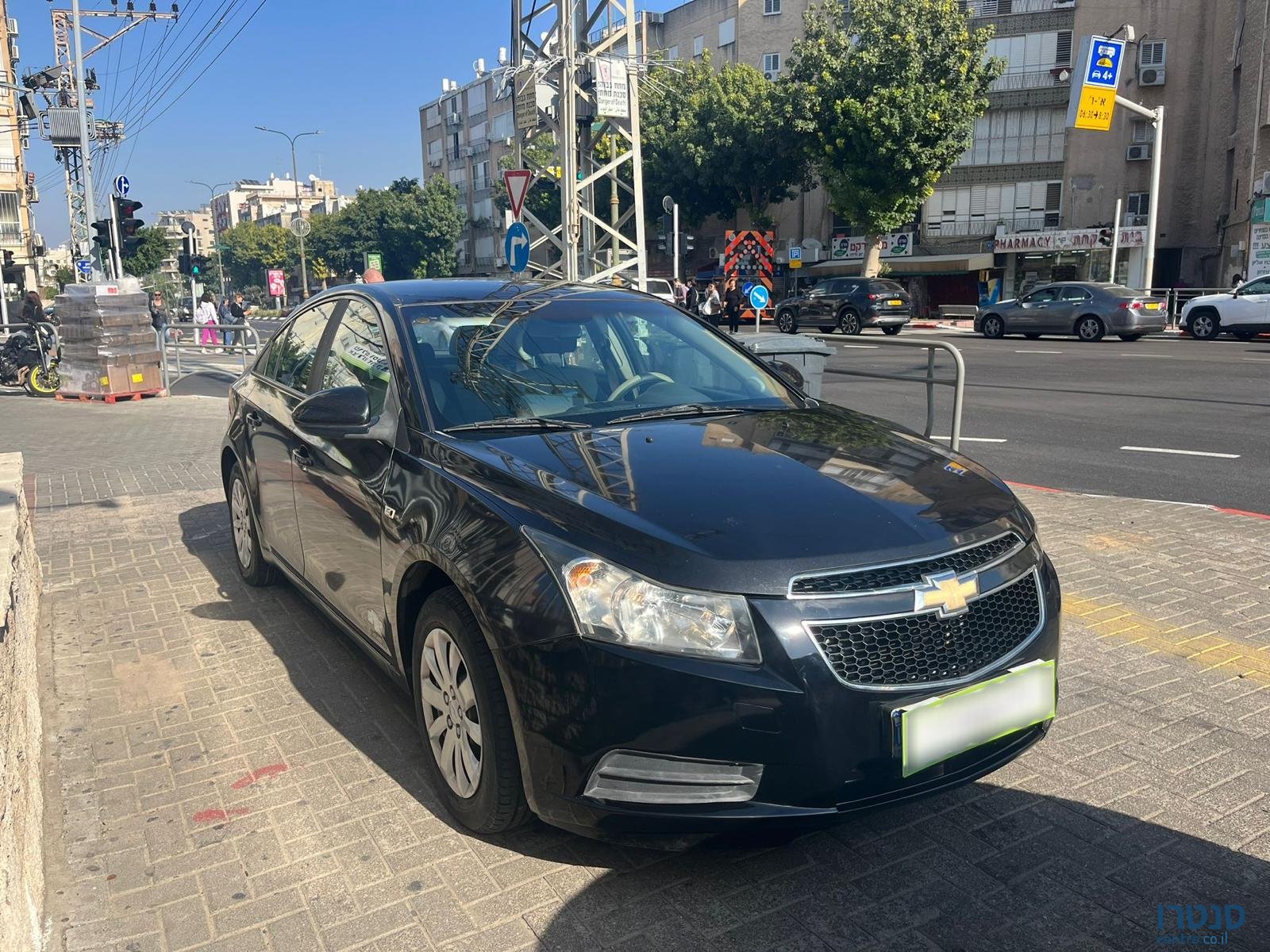 2011' Chevrolet Cruze photo #5