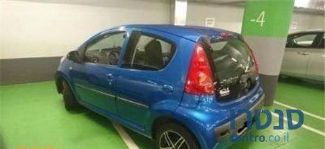 2012' Peugeot 107 photo #2