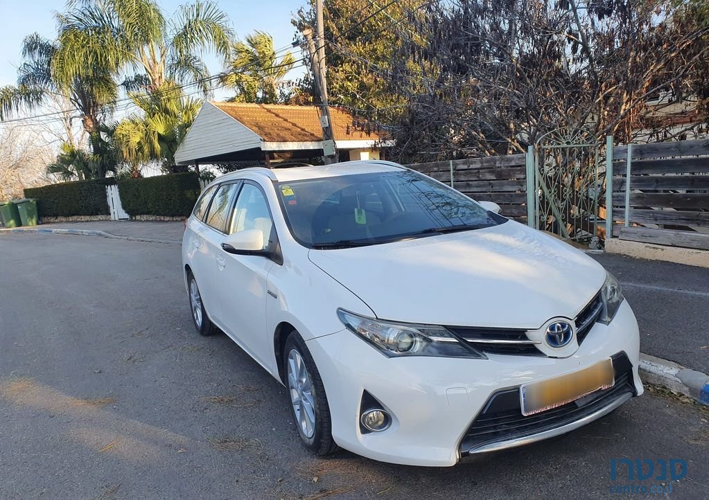 2015' Toyota Auris טויוטה אוריס photo #3