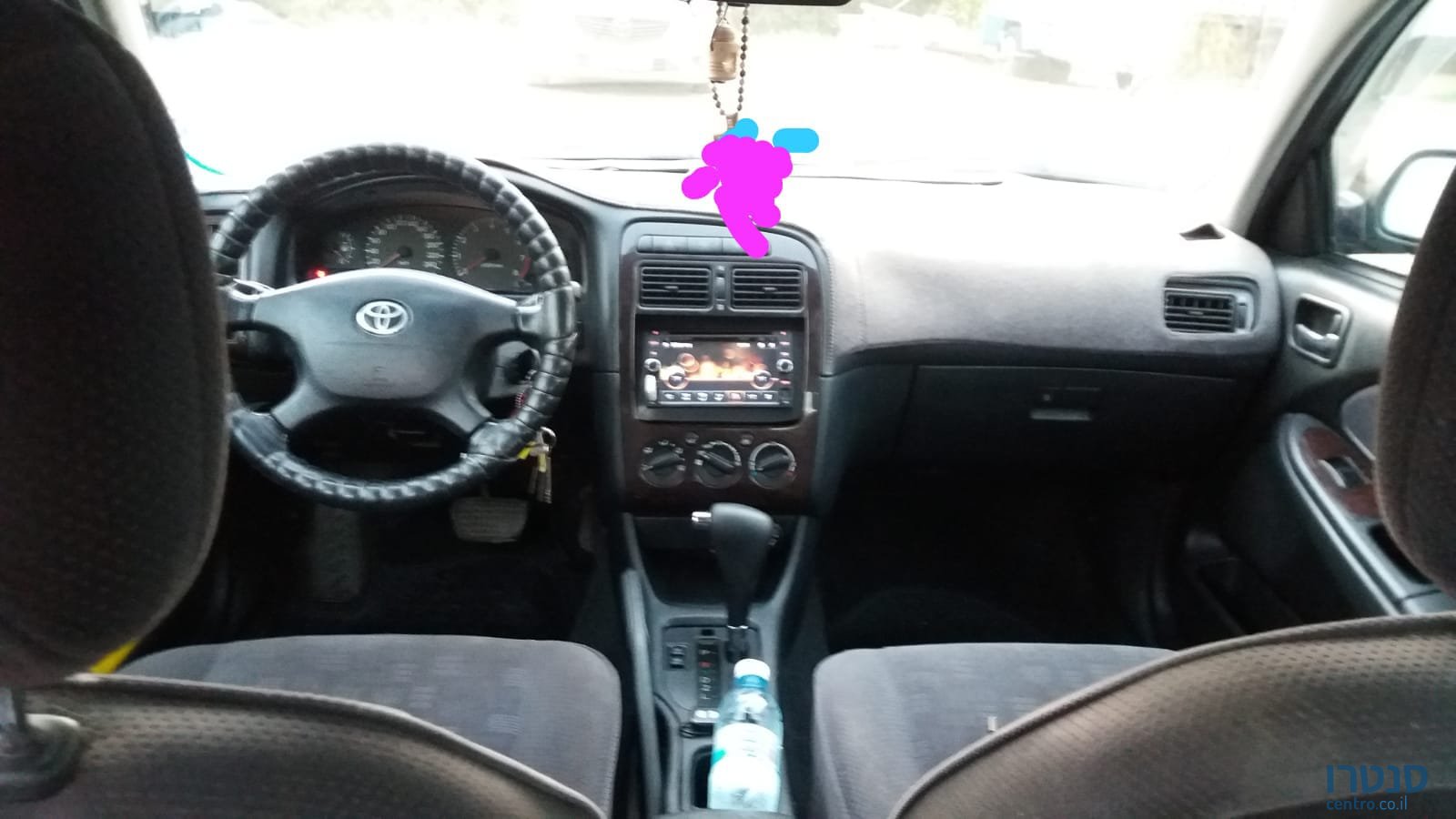 2002' Toyota Avensis photo #1