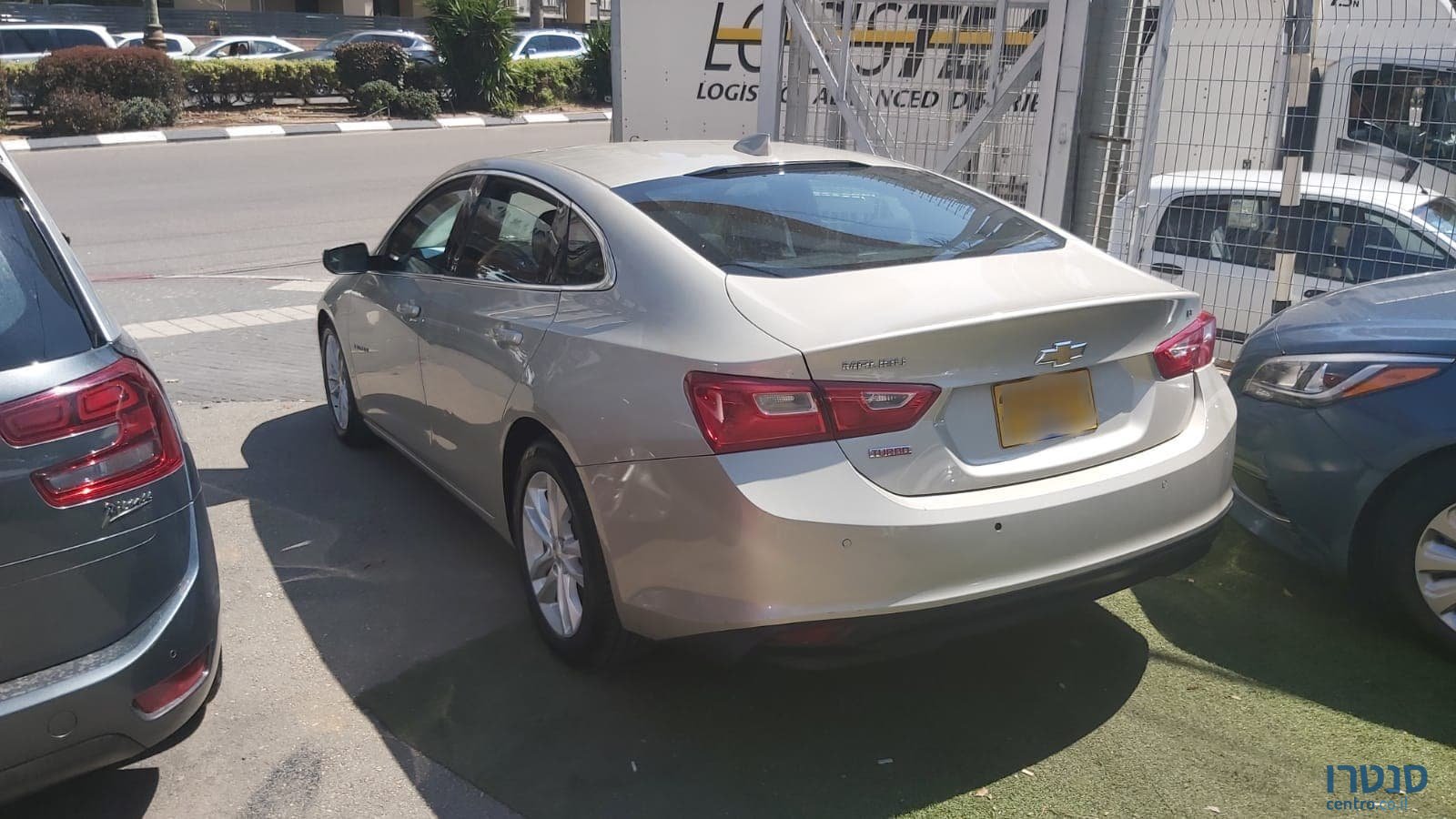 2017' Chevrolet Malibu photo #2