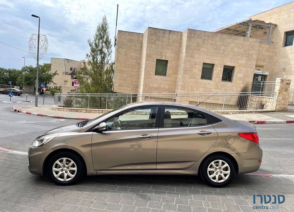 2013' Hyundai i25 יונדאי photo #1