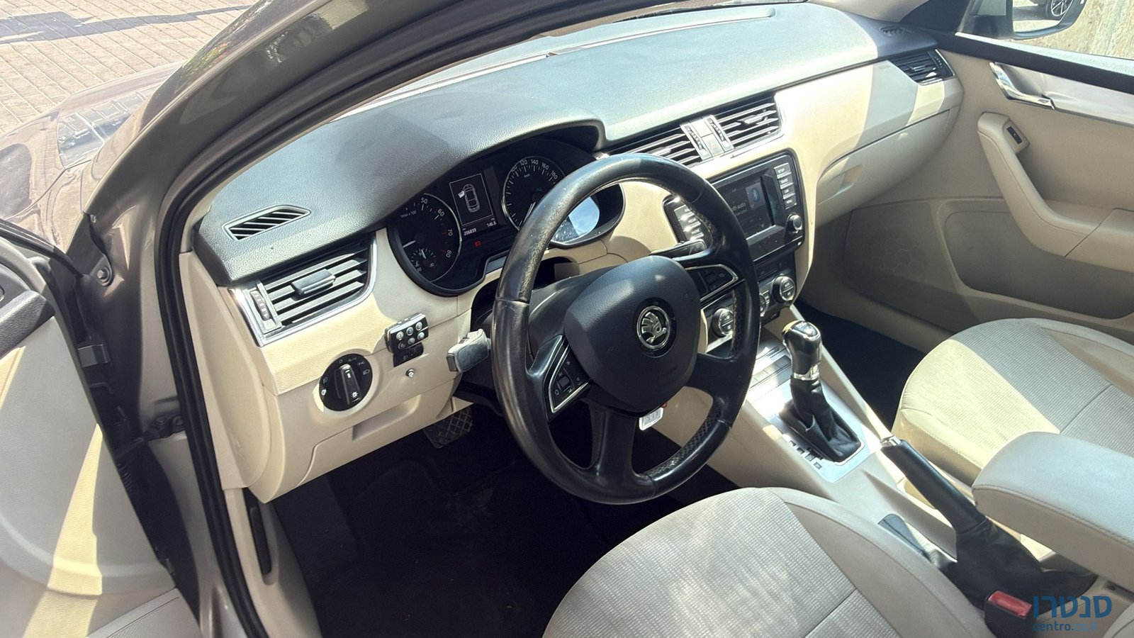 2014' Skoda Octavia photo #3
