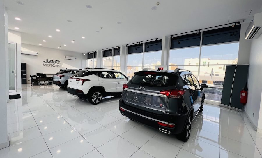 Покупатели китайских электромобилей JAC в Израиле остались без гарантии