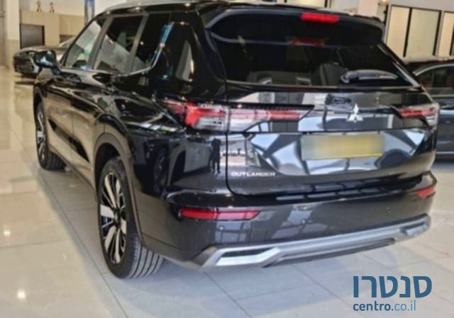 2025' Mitsubishi Outlander photo #4