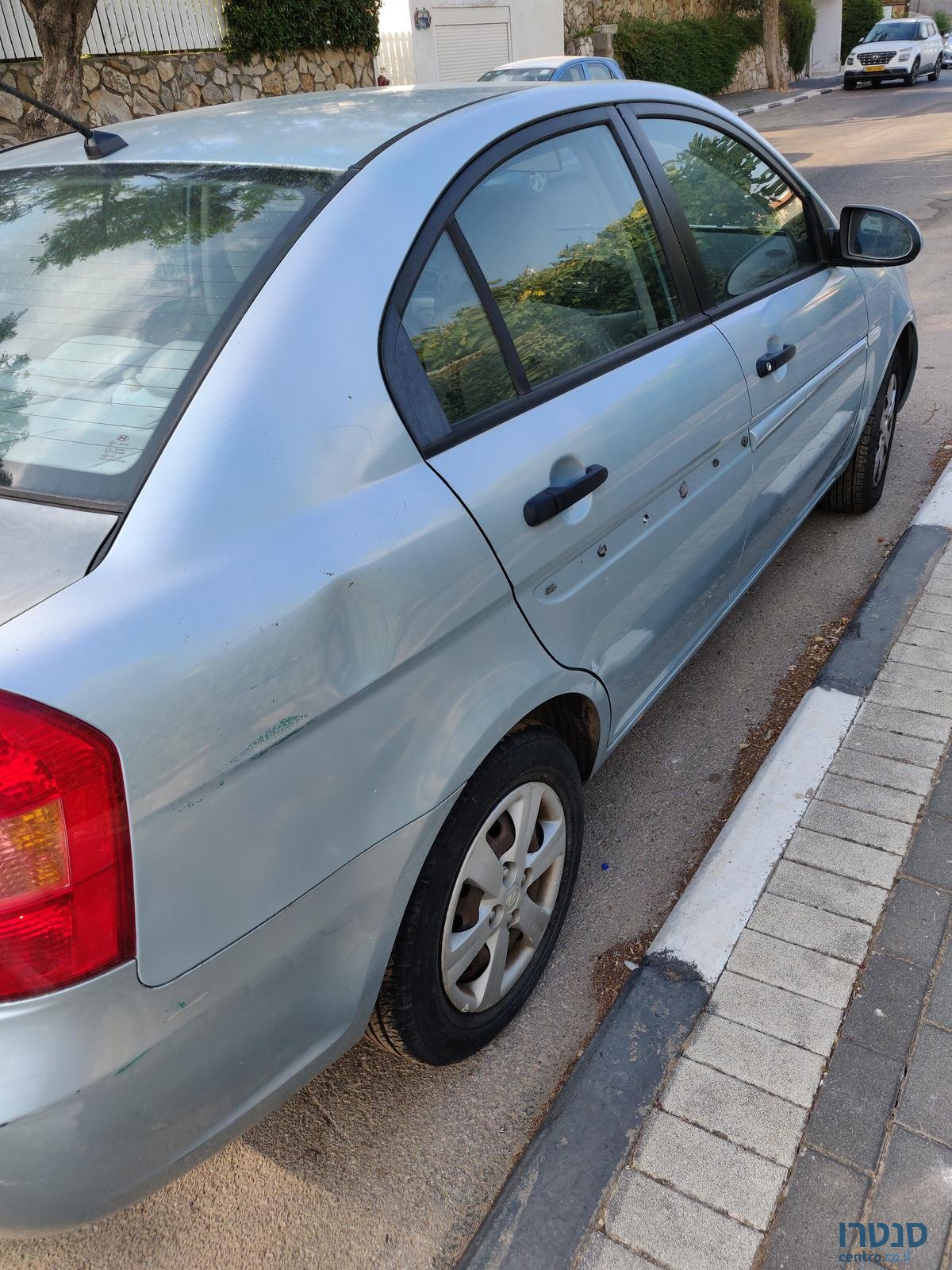 2009' Hyundai Accent photo #2