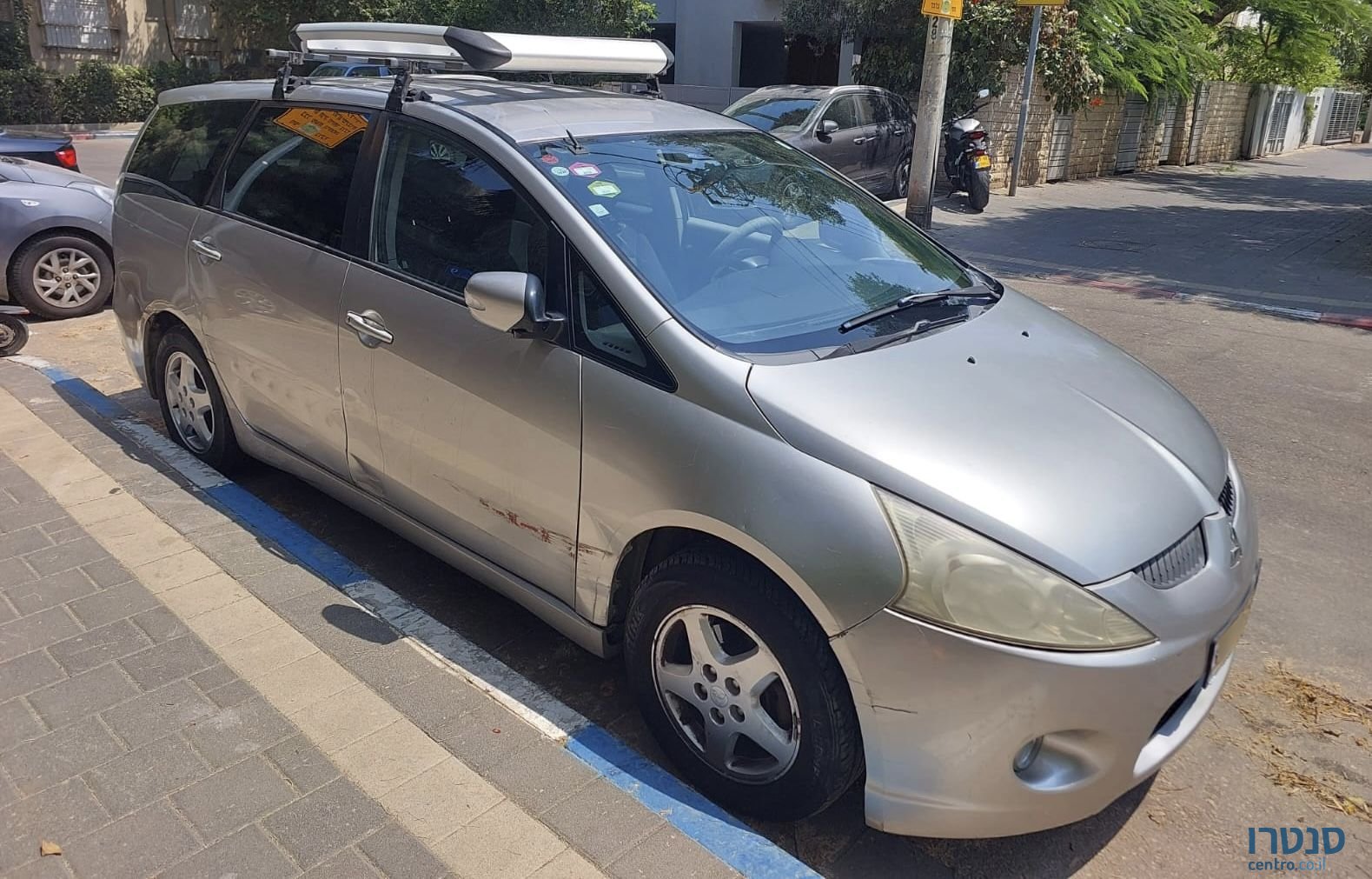 2008' Mitsubishi Grandis מיצובישי גרנדיס photo #2