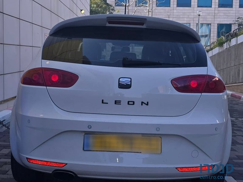 2011' SEAT Leon photo #5
