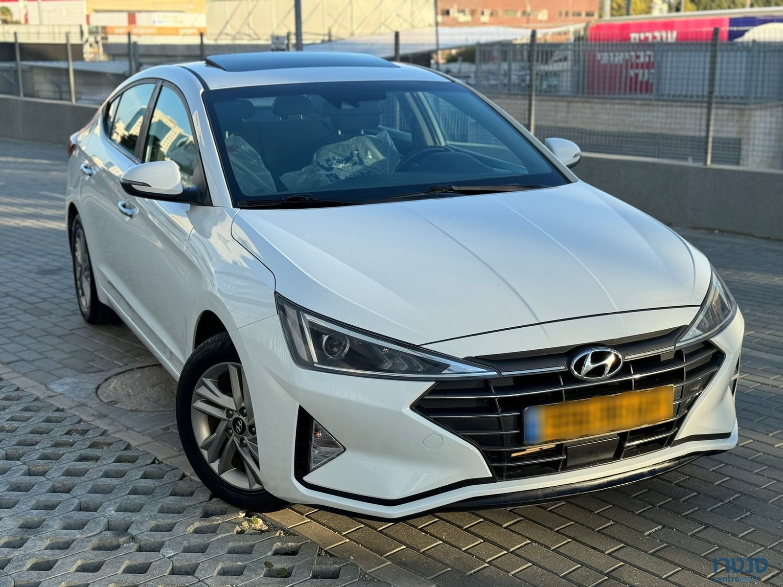 2020' Hyundai Elantra photo #2