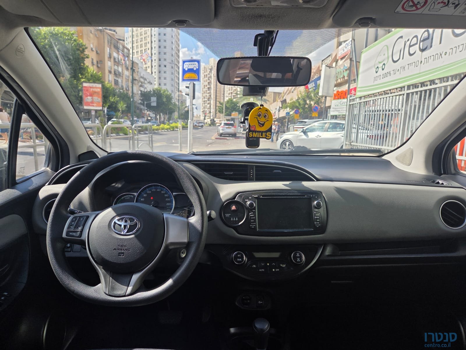 2017' Toyota Yaris photo #3