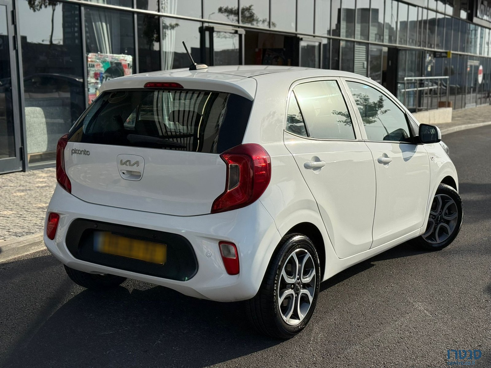 2022' Land Rover EX photo #5