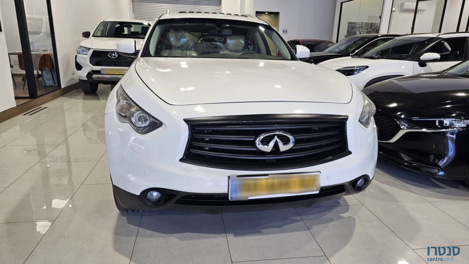 2015' Infiniti QX70 photo #1